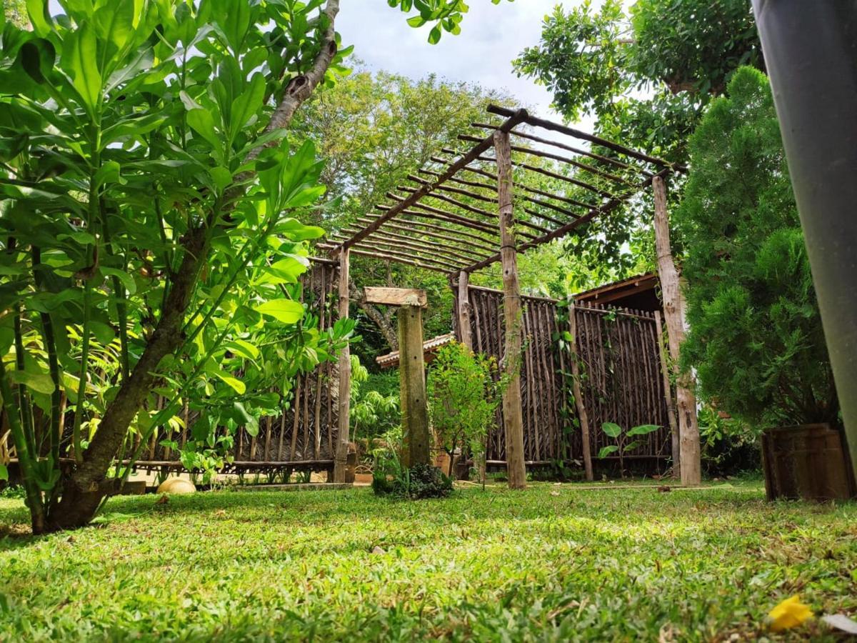 Isuru Cabanas And Restaurant Tangalle Exterior photo