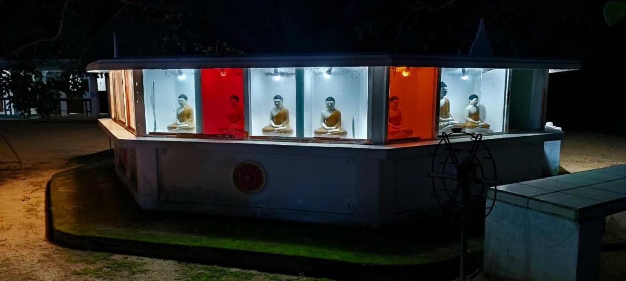 Isuru Cabanas And Restaurant Tangalle Exterior photo