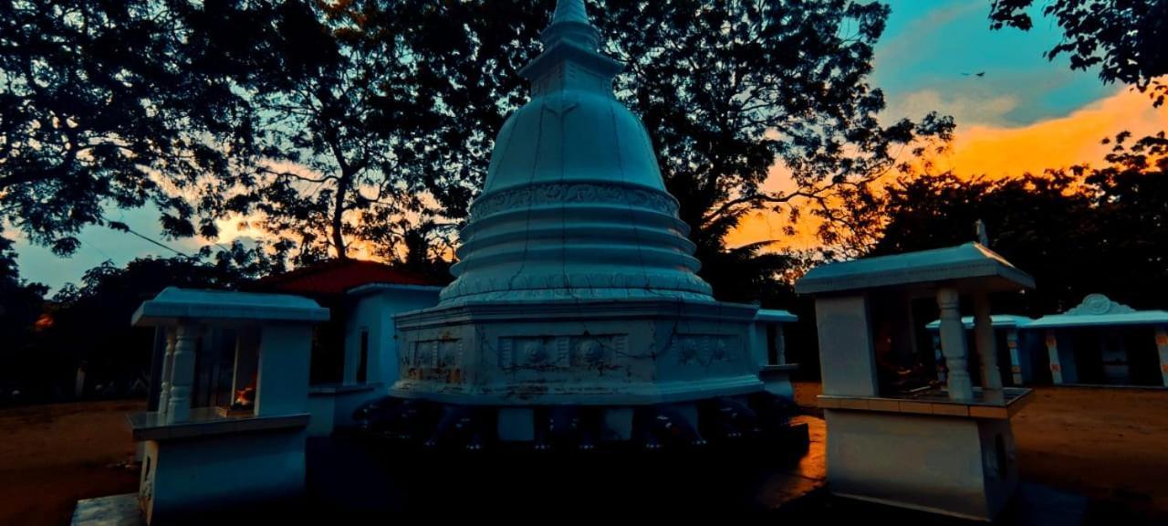Isuru Cabanas And Restaurant Tangalle Exterior photo