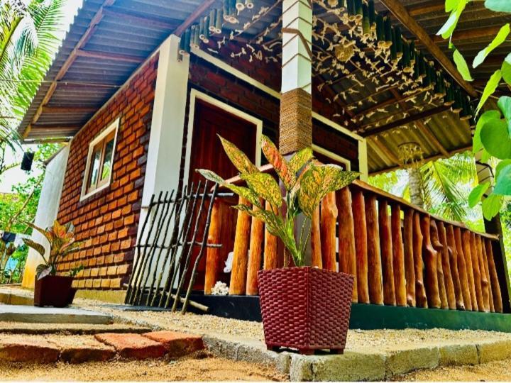 Isuru Cabanas And Restaurant Tangalle Exterior photo